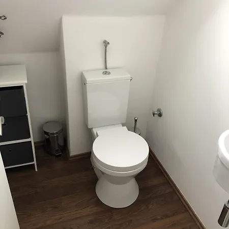 Bel Art Atelier Mit Grossem Parkplatz דירה