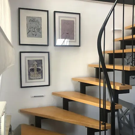 Bel Art Atelier Mit Grossem Parkplatz דירה