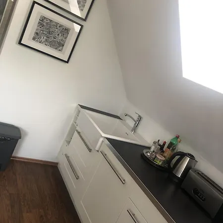 Bel Art Atelier Mit Grossem Parkplatz דירה חאן