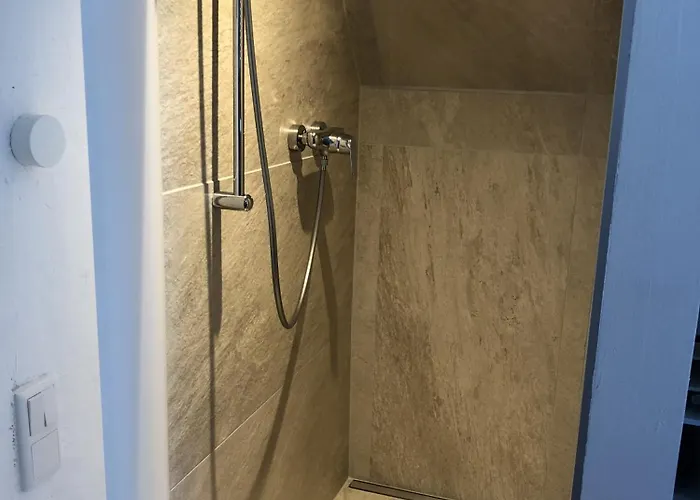 Bel Art Atelier Mit Grossem Parkplatz *